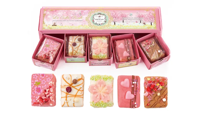 5つの小さなお菓子が入っています