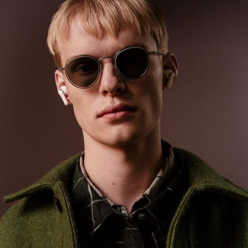 ライフスタイルを提案する北欧オーディオブランドSudioから、
モダンハイブリッドアクティブノイズキャンセリングと
風切り音を低減させるマイクを搭載した完全ワイヤレスイヤホン
「Sudio E4 Pro」が3月20日に発売