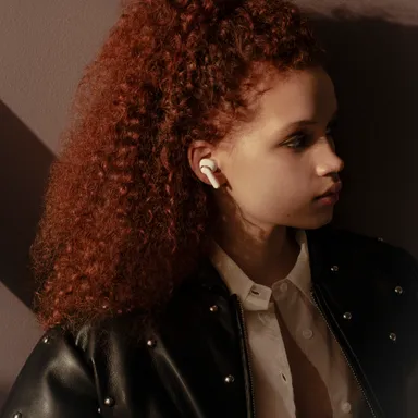 Sudio E4 Pro クラウディホワイト　 モデル着用画像