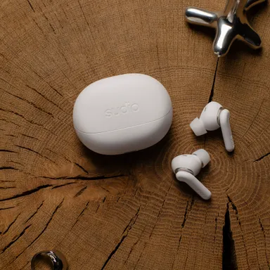 Sudio E4 Pro クラウディホワイト ライフスタイル画像