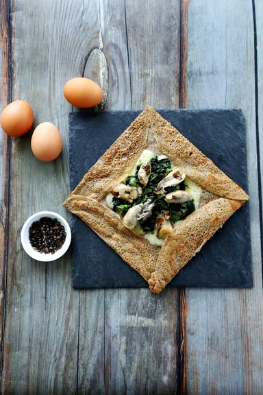 ユイットル(牡蠣とほうれん草)　ガレット