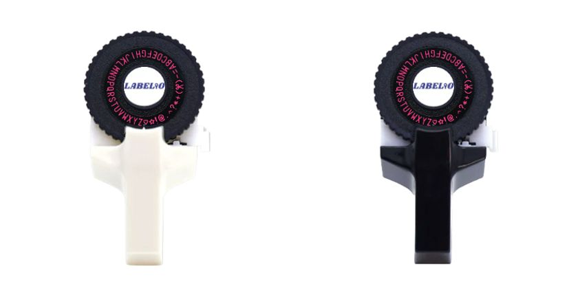 手のひらサイズのラベルメーカー(LABELIOラベリオ左からホワイト、ブラック)