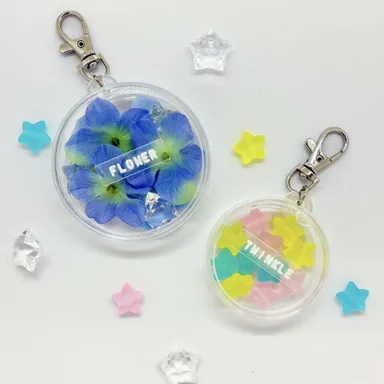 小物や身の回りの物も楽しくデコる