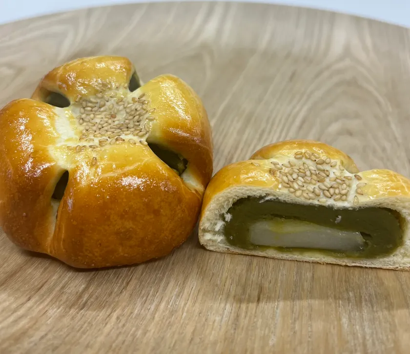 新緑に合わせた宇治抹茶あんぱん