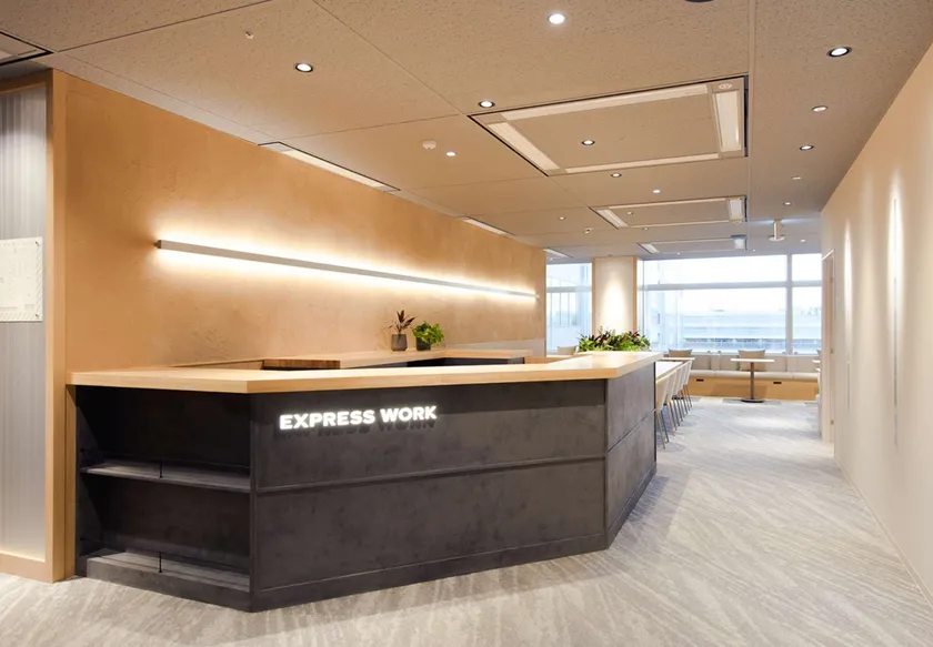 東京駅(JR東海)直上のワークスペース「EXPRESS WORK」様　静岡県ブランド材「富士ヒノキ」白チップタイプにてご当地Mokkun施工