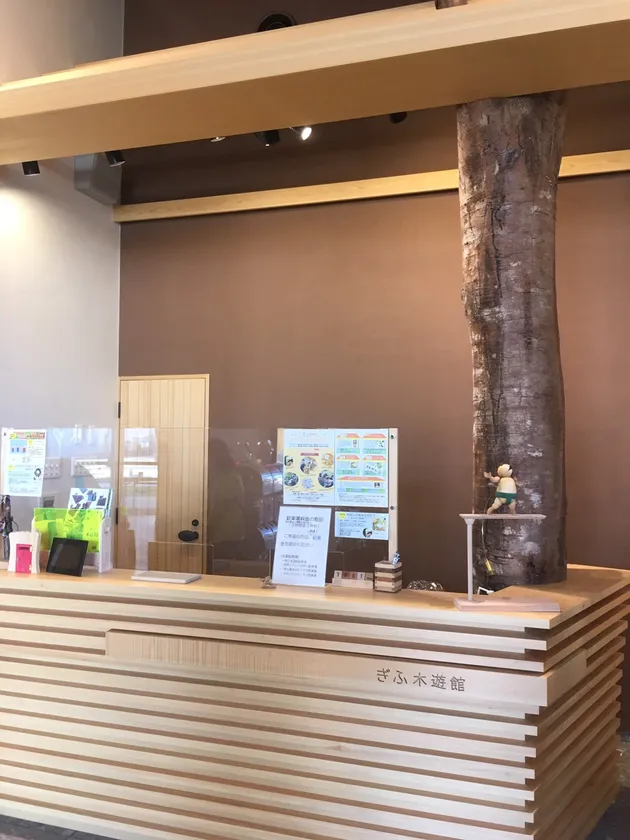 岐阜県の木育施設「ぎふ木遊館」様　スギ無垢バーク施工