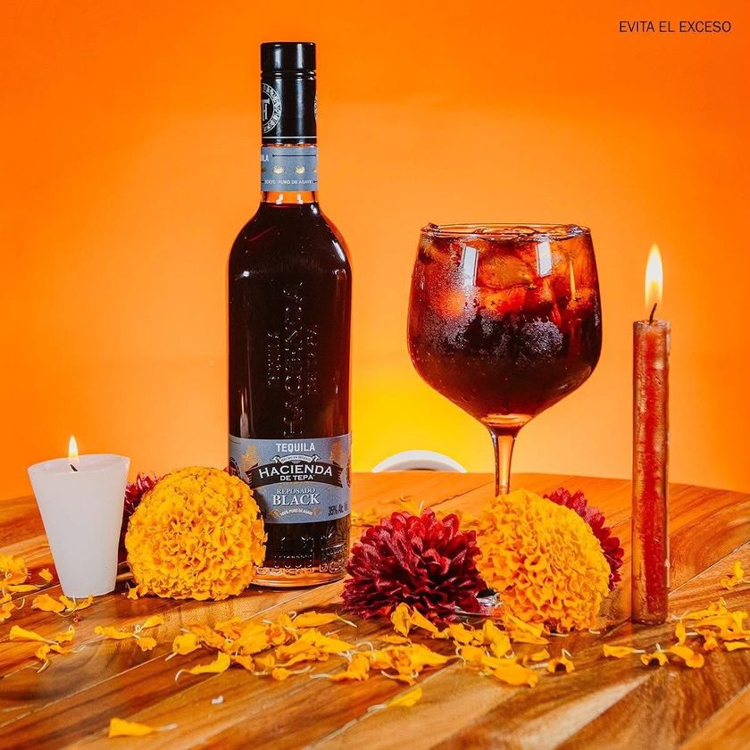 メキシコの老舗蒸留所が贈る、漆黒の100%アガベテキーラ
「アシエンダ・デ・テパ ブラックテキーラ(レポサド)」が
ついに日本上陸!