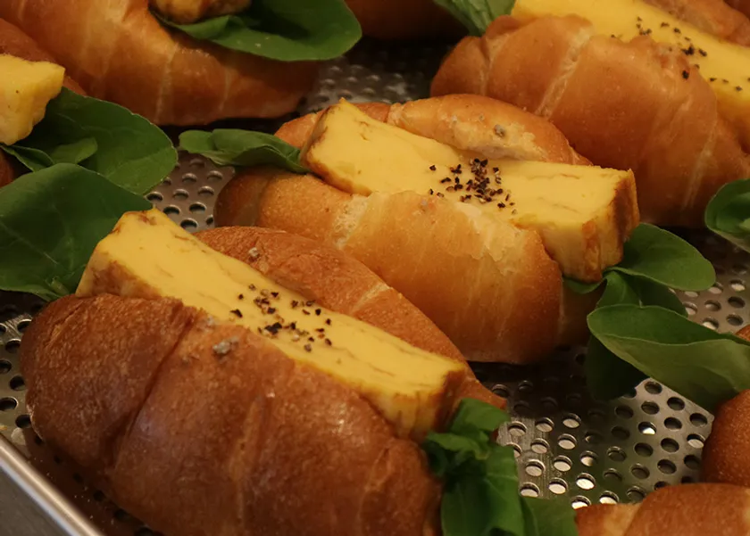 たまご&ルッコラ塩パン(530円)