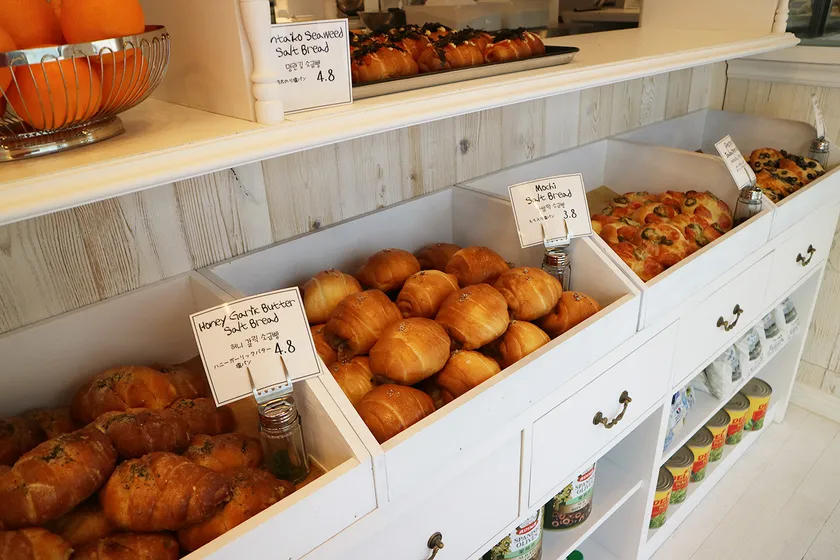 ずらりと並ぶ種類豊富なパンたち