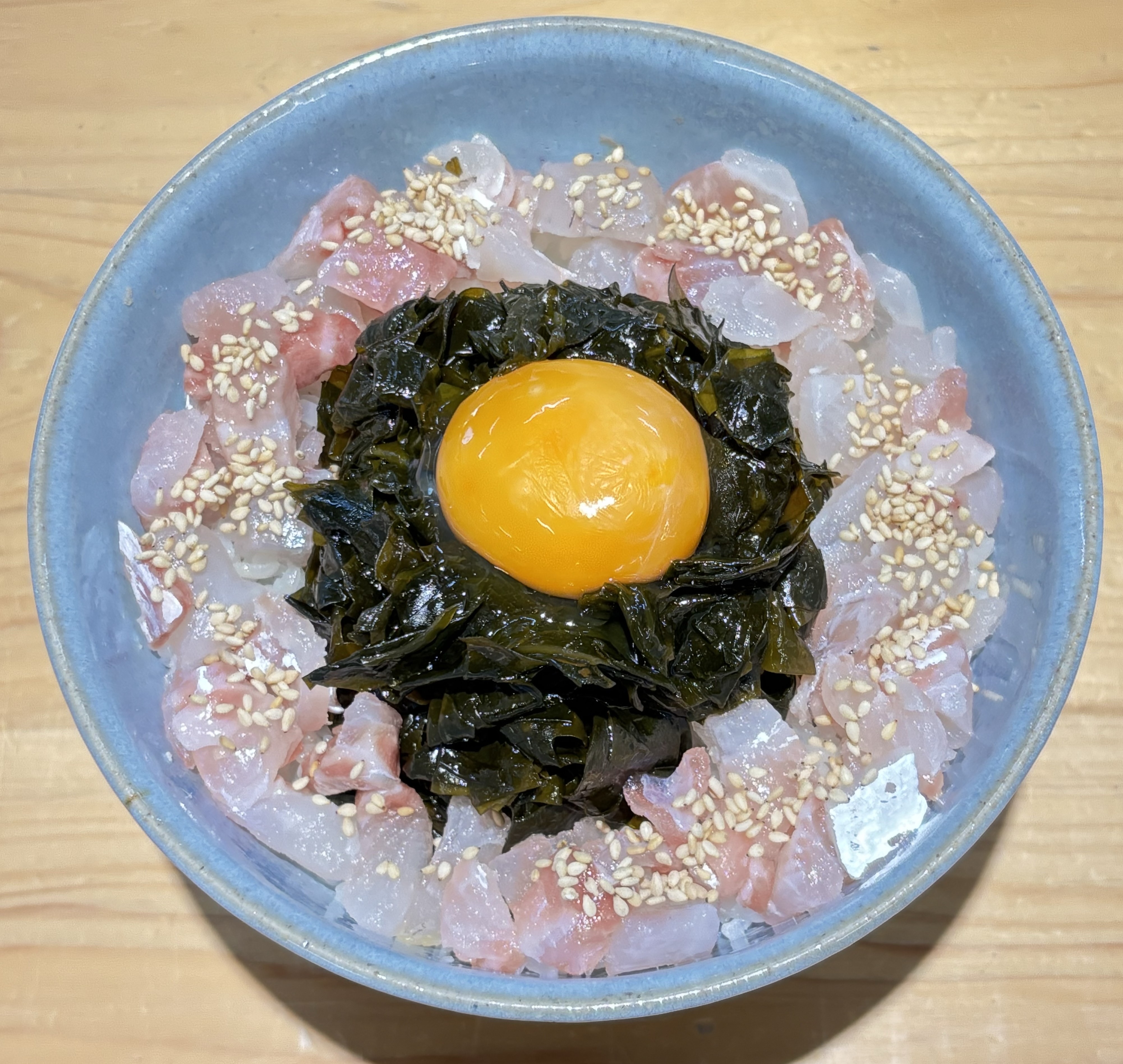 輪島塗　塩徳屋　くり抜き持ち手穴 菖蒲画長手盆 徳島県・【道の駅くるくる なると】 旬到来！鳴門わかめの魅力を