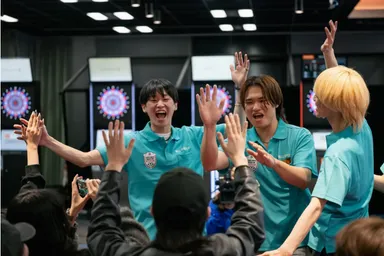 優勝を決めた青山学院大の選手ら