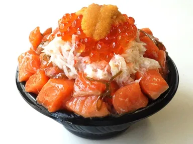 【北海道】特盛 とろサーモン三色丼
