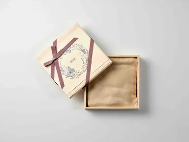 北海道産トドマツ材ギフトボックスと山桜ショール