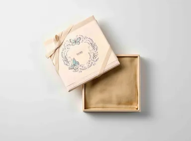 北海道トドマツ材ギフトボックスと白樺染めショール