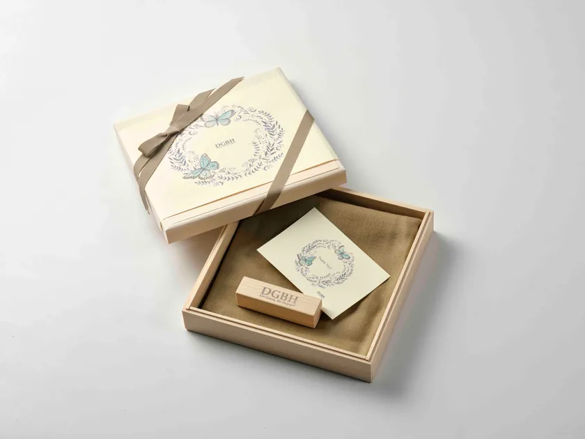 北海道材トドマツ ギフトボックス(正方形)&防虫ウッドブロック