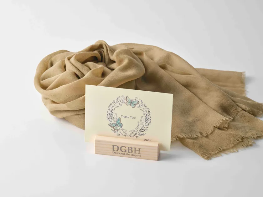 北海道材トドマツ　防虫ウッドブロック(写真＆メッセージ立てにもなります)