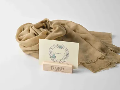 北海道材トドマツ　防虫ウッドブロック(写真＆メッセージ立てにもなります)