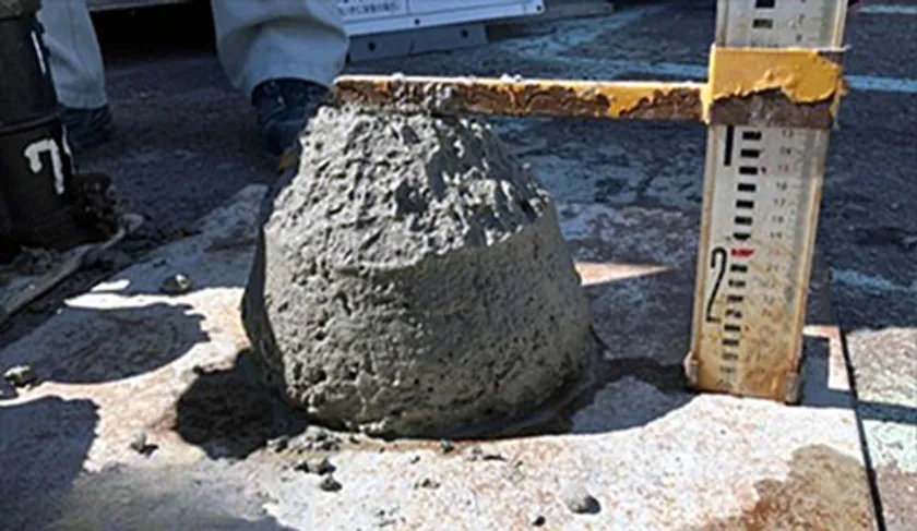 写真2:スランプ試験の様子