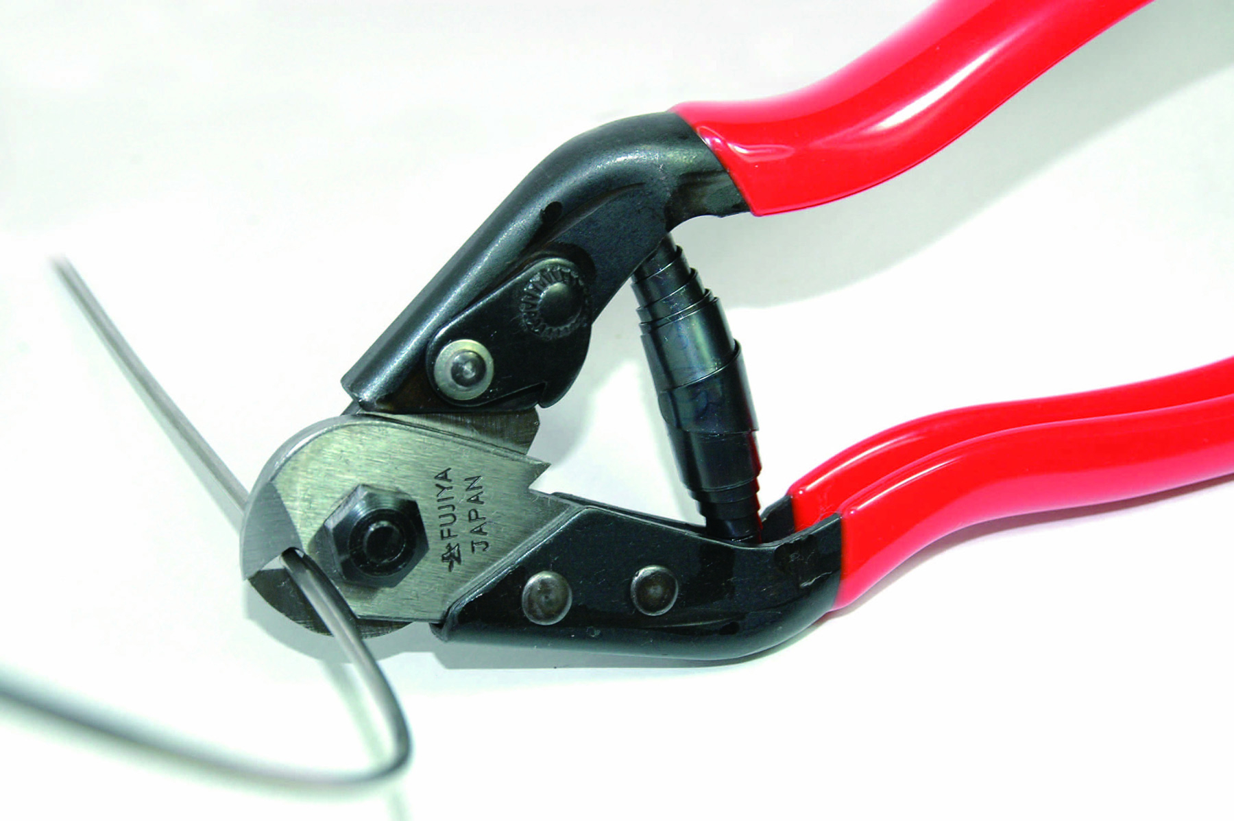 自転車整備にもってこい“スパスパ”切れるフジ矢「ハンディワイヤーカッター HWC-6」発売中｜フジ矢株式会社のプレスリリース
