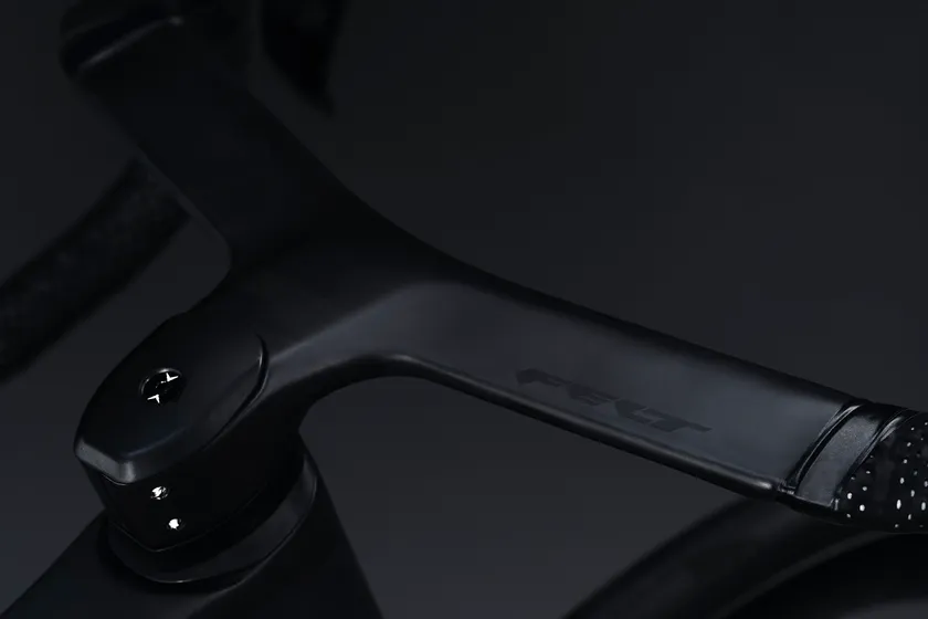 専用設計のインテグレーテッドコックピット