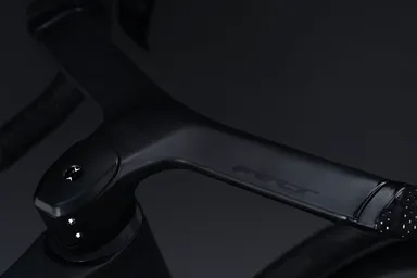 専用設計のインテグレーテッドコックピット