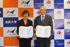 締結式の様子(左：Diana Khor 学校法人法政大学総長 、右：吉武 博通 学校法人東京家政学院理事長)