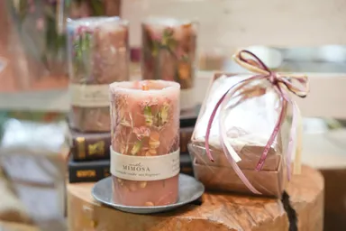 母の日ギフトとして展開されるフラワーキャンドル商品