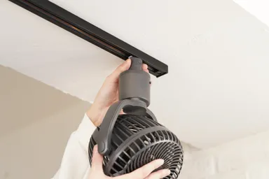 ワンタッチで取付