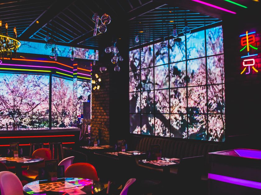 新宿・歌舞伎町「KUJIRA」、LEDビジョンで
桜を楽しむ春限定イベント
「VIRTUAL SAKURA viewing」を4月1日より開催