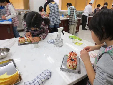 スイーツ作りに挑戦！パティシエ気分