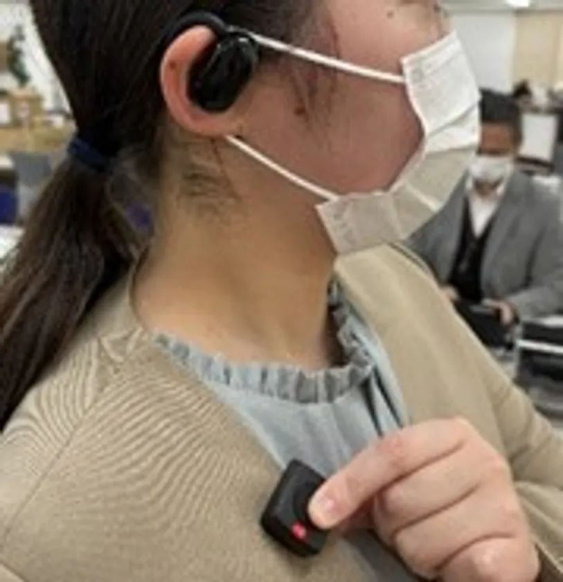 図:ワイヤレスイヤホンマイクとボタン