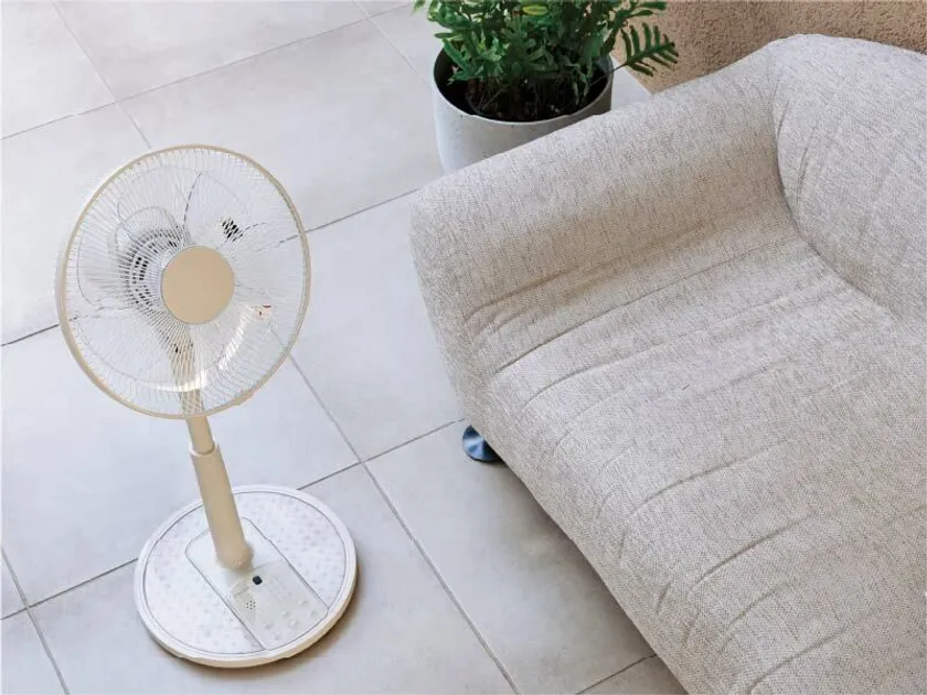 カットガラスをアレンジしたベースデザイン