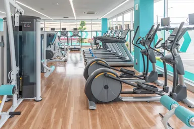 トレーニングマシンエリア全景(初心者から上級者まで対応)