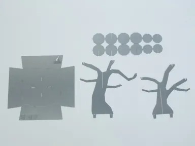 折り曲げと差込で完成