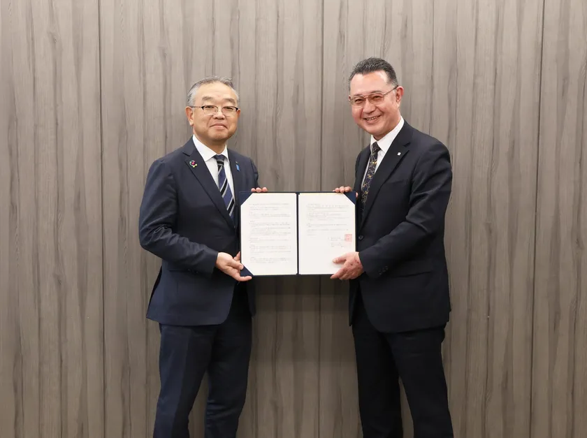 神奈川県福祉子どもみらい局 川名局長(左)、神奈川県住宅供給公社 専務理事 仲野(右)