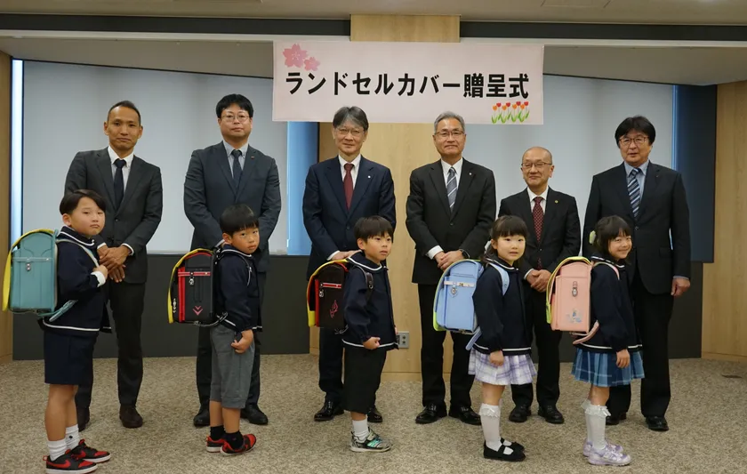 山口県山口市で開催された贈呈式の様子