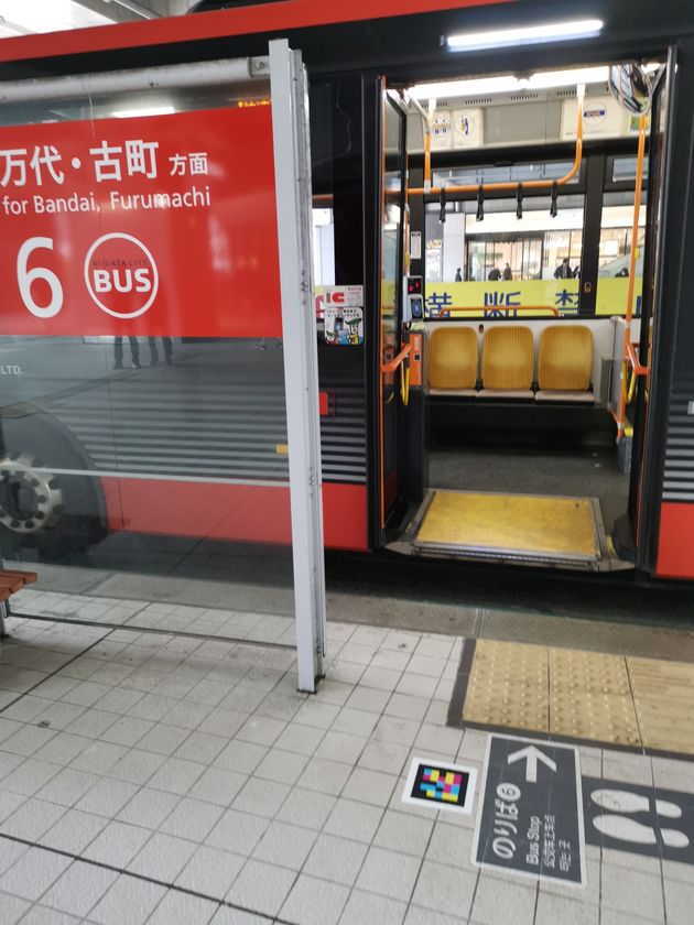新潟駅バスターミナルにおける「ナビレンス」を活用した
移動支援社会実験が開始