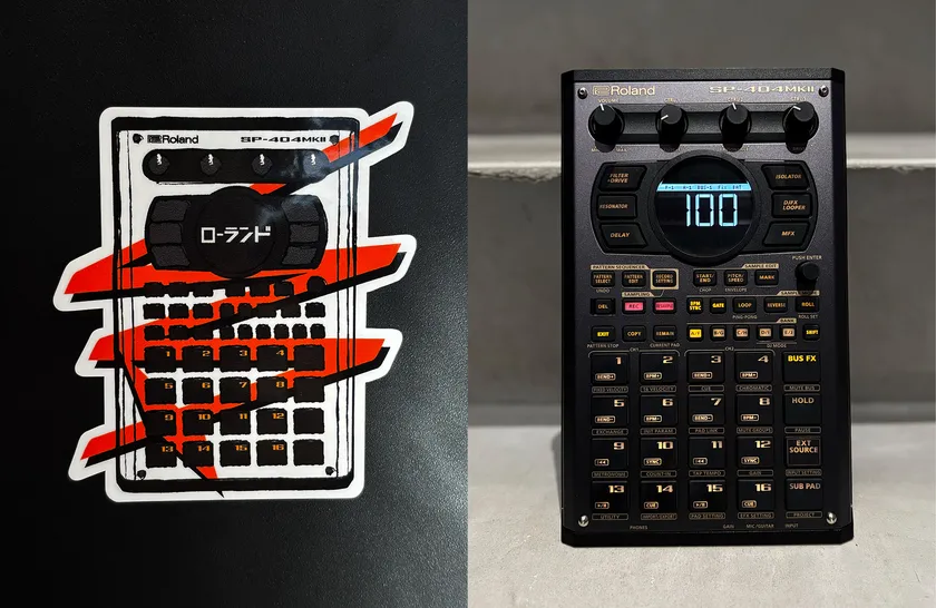 購入者プレゼント・ステッカー(左)と「SP-404MKII」特製フェイスプレート(右)