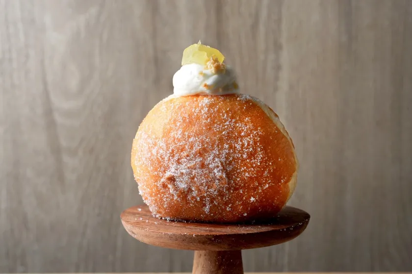 店舗限定「キャラメル蜜林檎(りんごクリームとキャラメルカスタード)」