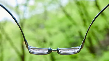 弾力のあるテンプル