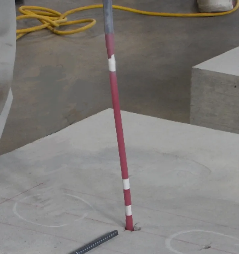 写真1：接着材の注入