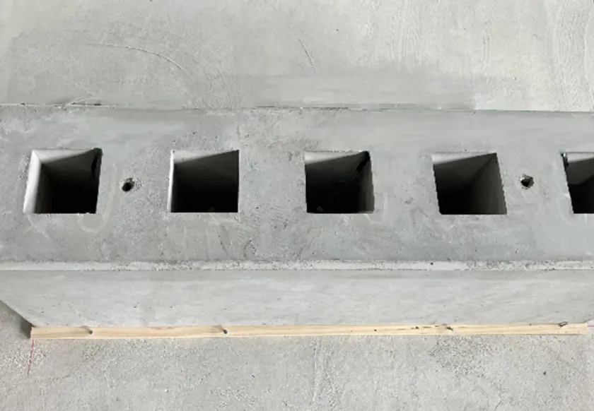 写真3:プレキャスト部材の設置