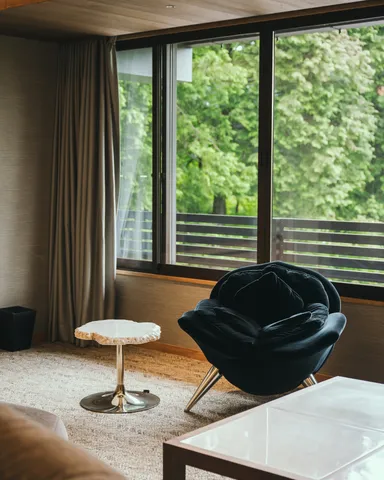 館内随所にアーティスティックな空間が広がる