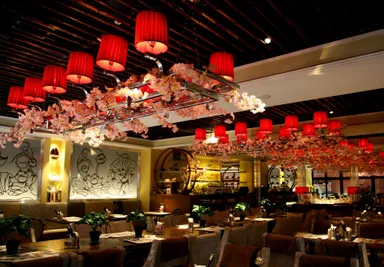 桜が飾られた店内画像