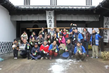 瓶詰め作業終了後の集合写真