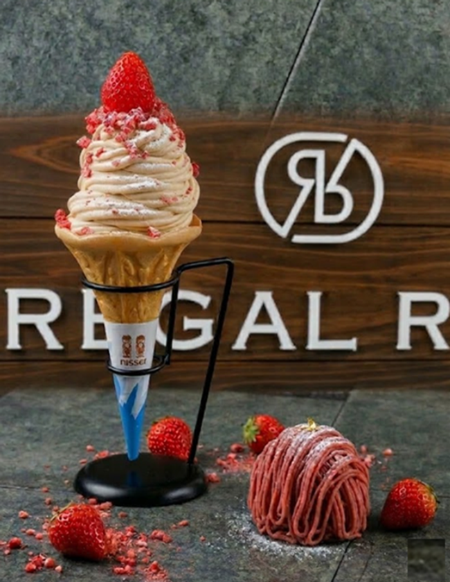 【角館・春のスイーツ巡り】
武家屋敷の黒塀に映える“桜色”のソフトや苺モンブランが登場!
あきたプリン亭×レガール・リッツが贈る、春限定商品を販売開始