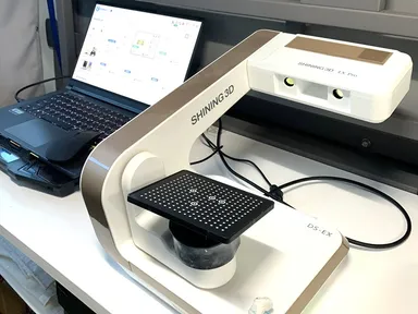 入れ歯を3Dスキャンしてデータをクラウド保管