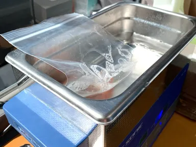 超音波装置による入れ歯洗浄