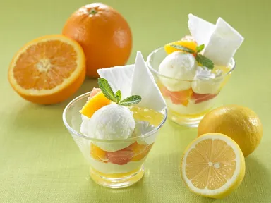 柑橘のパフェ パヴロヴァ風