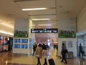 羽田空港第2旅客ターミナル地下中央ロビーに掲示してある大型ポスター